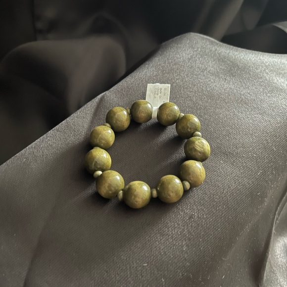 Fashion elastic wooden bracelet - Picture 3 of 3